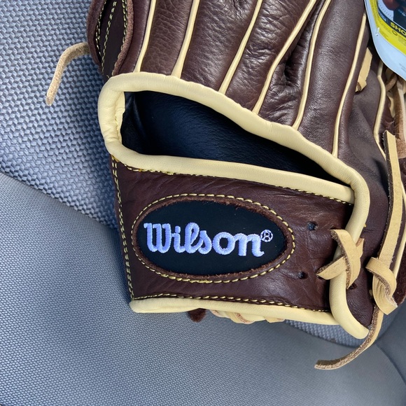 Wilson Showtime Slowpitch 13” LHT Glove - Picture 3 of 5